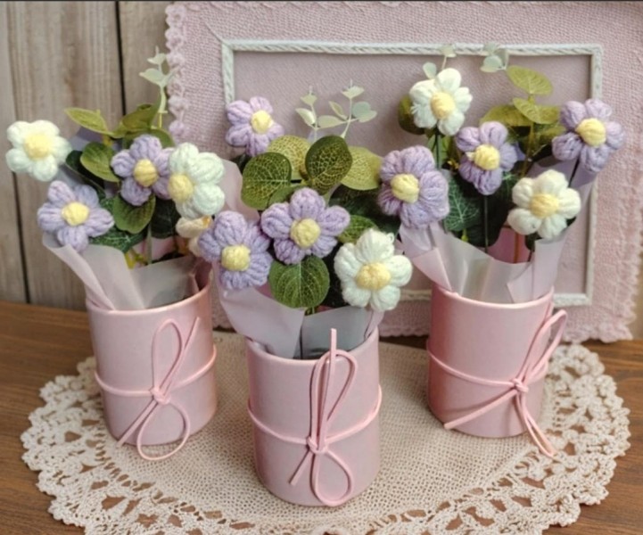 Плетени цветя – ръчно изработен букет в саксия